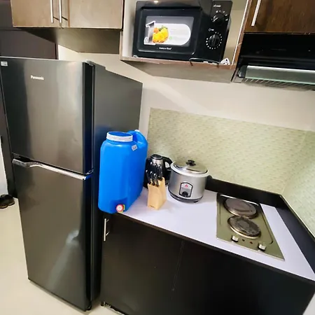 Family Suite Unit With Pool View Near Airport